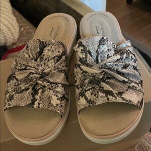 Collection B Women's Black and Cream Snakeskin Mules